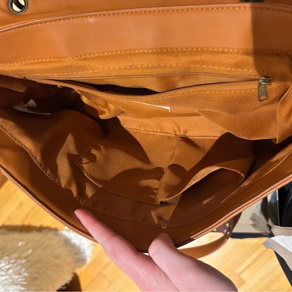 Universal Thread Tan and Brown Shoulder Bags with Contemporary Design - Picture 6 of 6